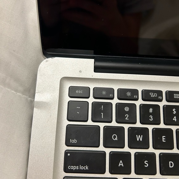 MacBook Pro 13 in - Picture 5 of 7